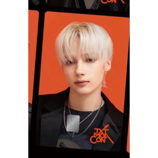 TOMORROW X TOGETHER - ヨンジュン うちわ 公式 TXT 赤髪 MOAの通販 by