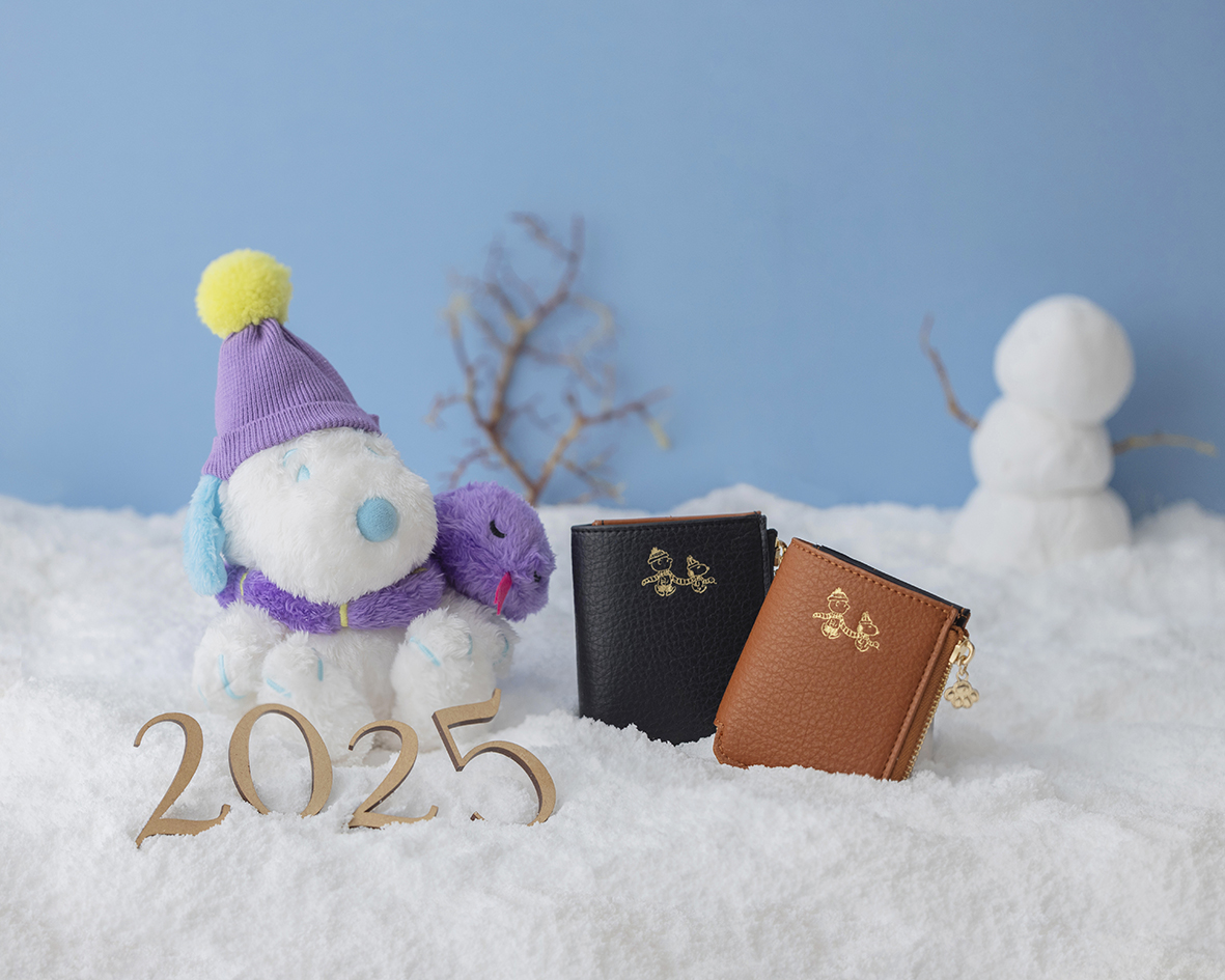 2025 巳スヌーピー」ぬいぐるみポーチ＆コンパクト財布2種が登場