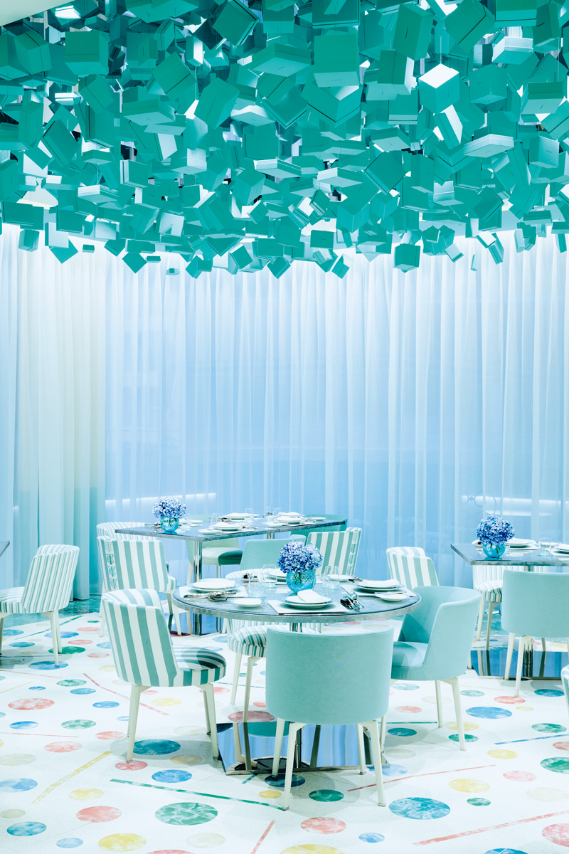 銀座】一面“ティファニー ブルー”の世界！ 予約数ヶ月待ちの