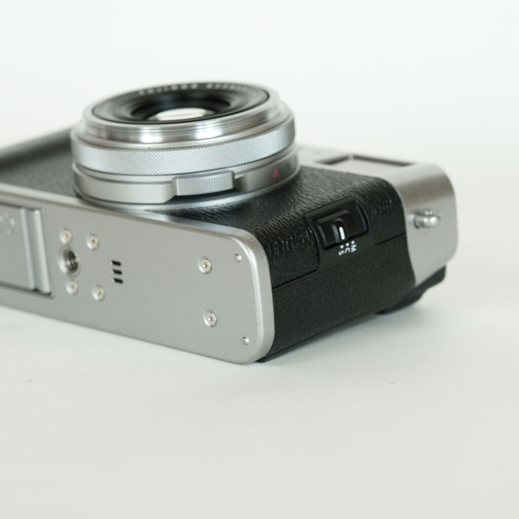 FUJIFILM X100F シルバーの出品 | ONE SCENE（ワンシーン）