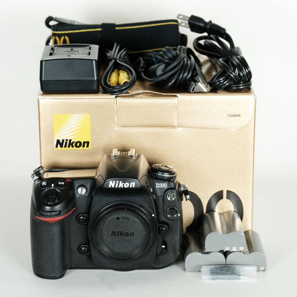 Nikon D300 ボディの出品 | ONE SCENE（ワンシーン）