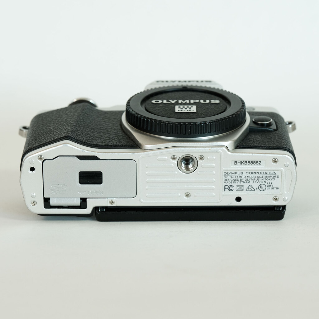 OLYMPUS OM-D E-M10 Mark IIの出品 | ONE SCENE（ワンシーン）