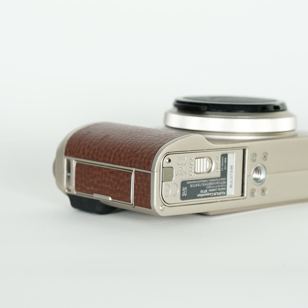 FUJIFILM XF10 シャンパンゴールドの出品 | ONE SCENE（ワンシーン）