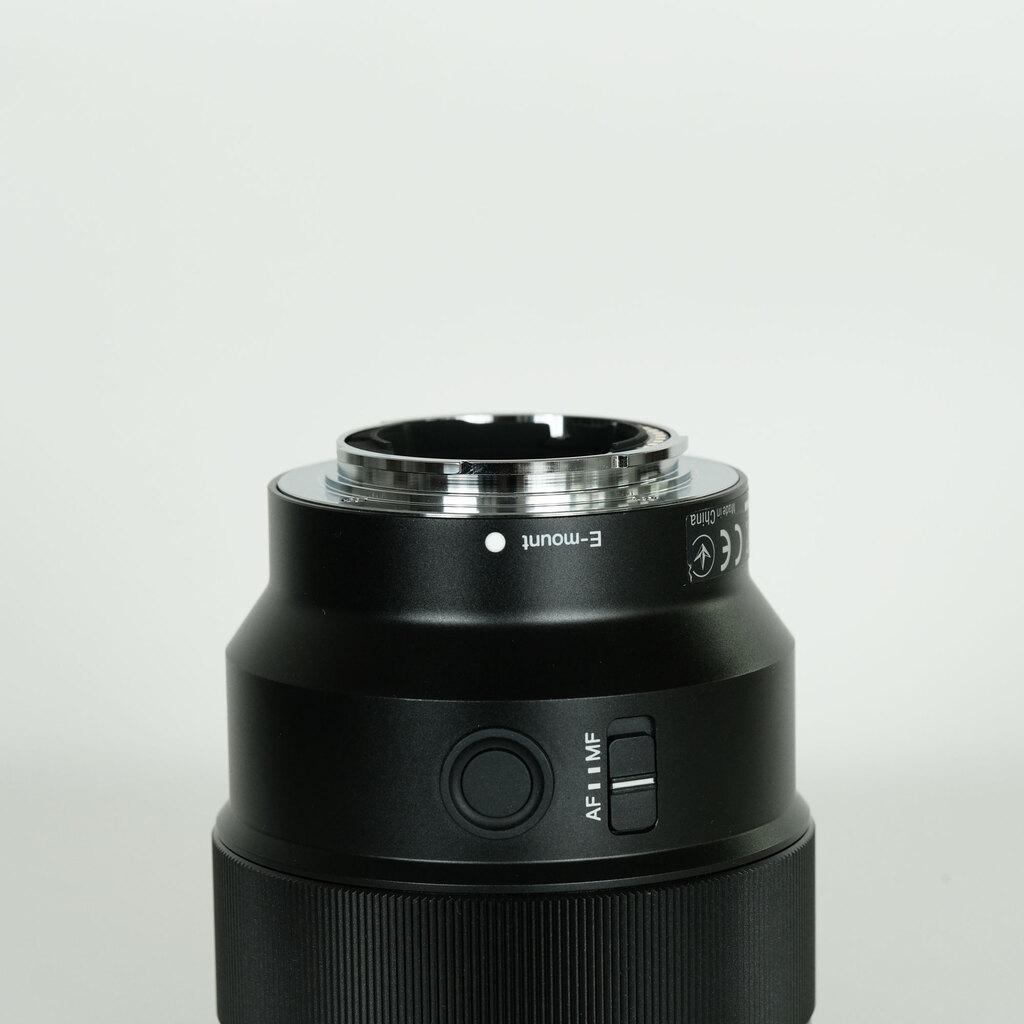SONY FE 85mm F1.8 SEL85F18の出品 | ONE SCENE（ワンシーン）
