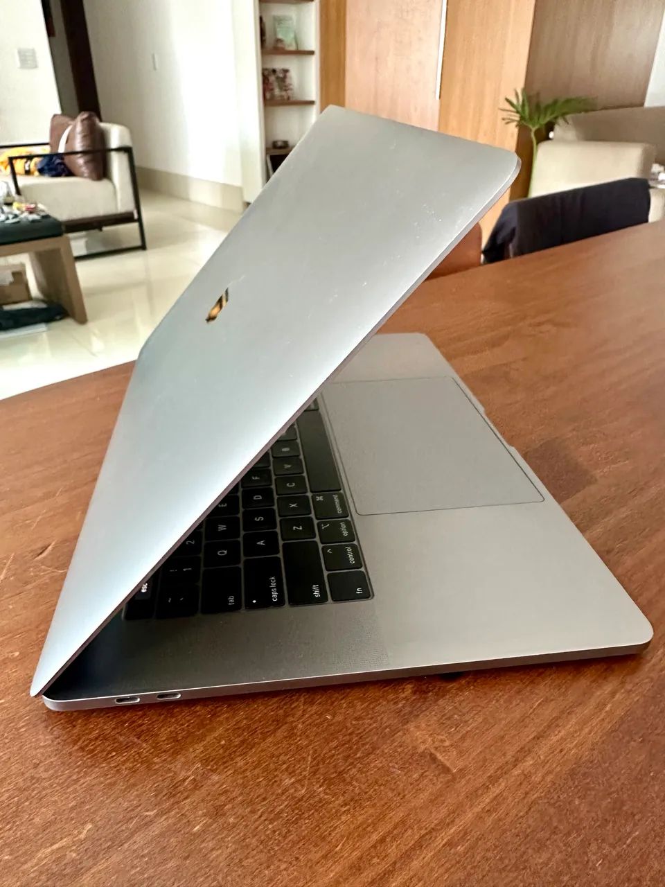 MacBook Pro 2019, i7 (6-Core), 15Pol. 16G RAM, 1.3 Terra SSD