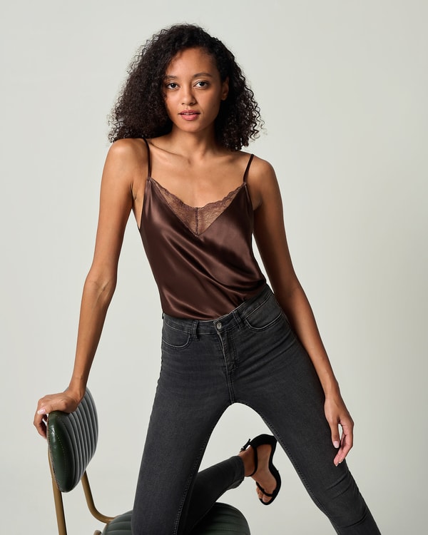 シルクキャミソール・インナー 肌触り抜群 着こなしやすい｜リリー