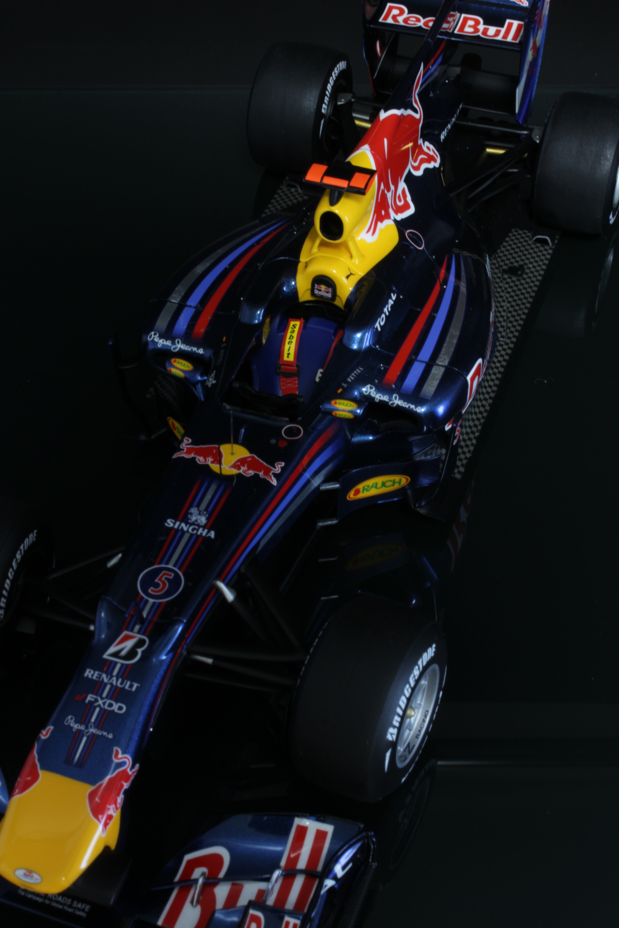 タミヤ 1/20 レッドブル レーシングルノー RB6｜車・AUTO｜プラモデル