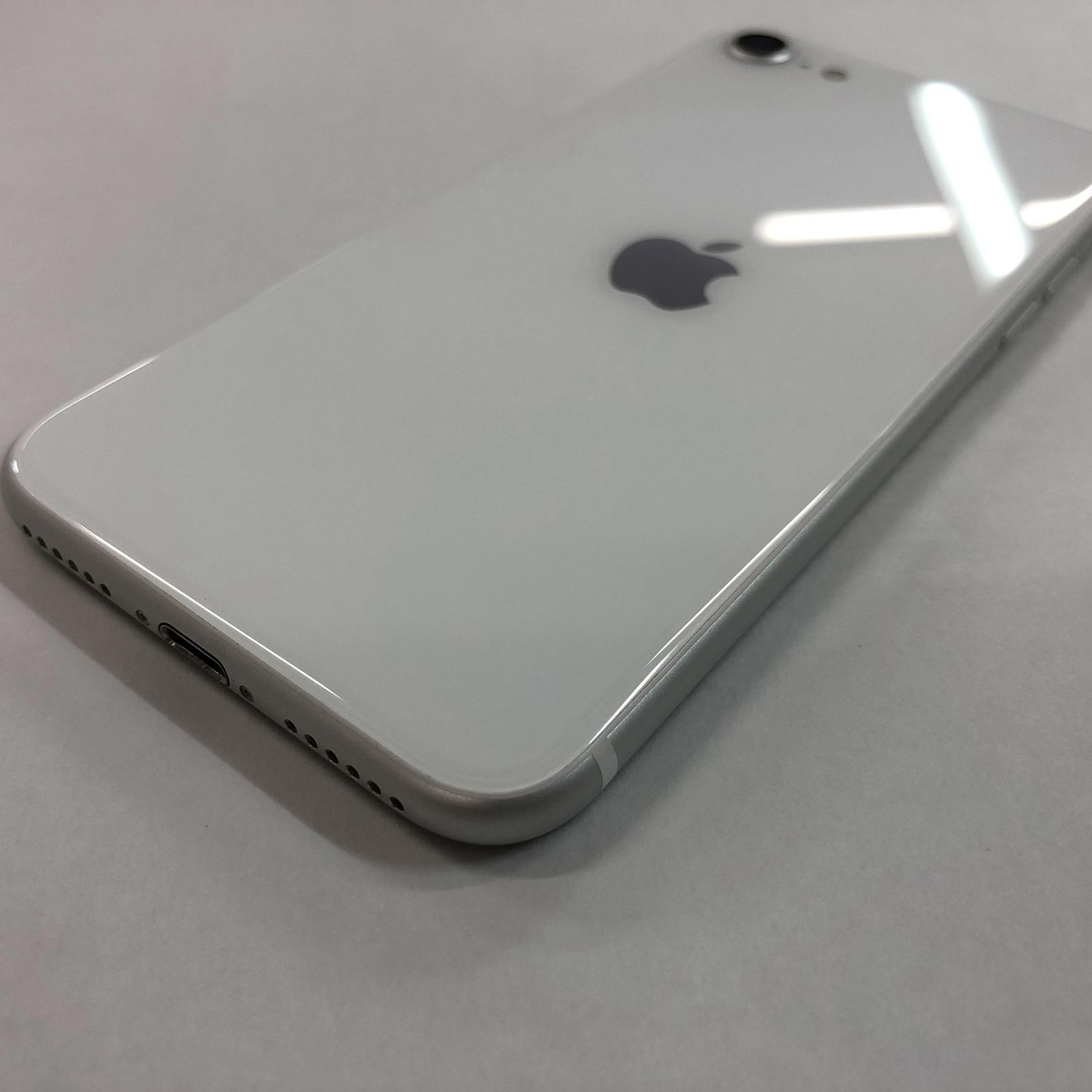 ムスビー｜Apple iPhone SE（第2世代） 128GB ホワイト SIMフリー