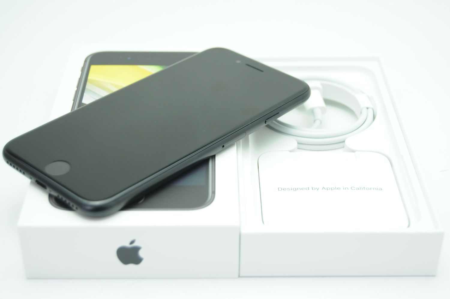 ムスビー｜新品同様＊純正電池100%＊SIMフリー iPhone SE 第2世代