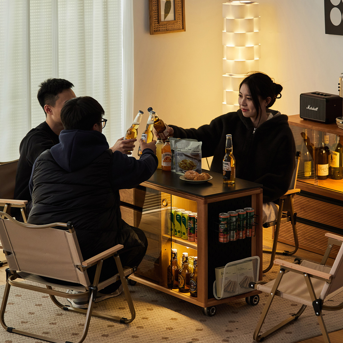 Woody Prime Cherry キャスター付きサイドテーブル | 高級感と機能性を