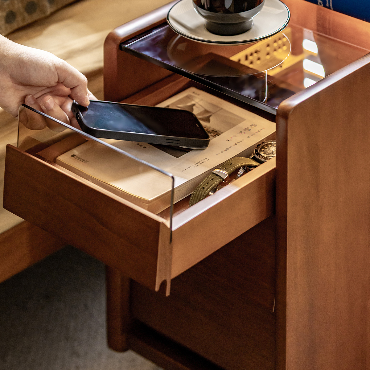 Woody Prime Boxツゲ材 スリムナイトテーブル | 小さな空間に収まる