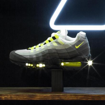 国内7月25日発売予定】 ナイキ エアマックス95 OG ブラック/ボルト