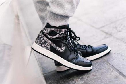 国内8月1日発売予定】 ナイキ ウィメンズ エアジョーダン1 レトロ