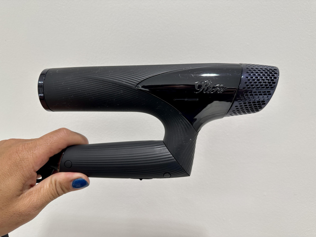 折りたたみできる新型「リファ ドライヤー スマート」がコンパクトに