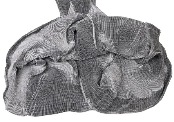 イッセイミヤケISSEY MIYAKE 3Dスチームストレッチプリーツ