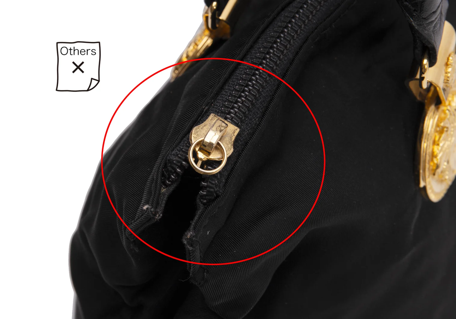 ジャンニヴェルサーチGIANNI VERSACE メデューサ刺繍切替ナイロン