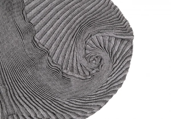 イッセイミヤケISSEY MIYAKE 3Dスチームストレッチスパイラルプリーツ