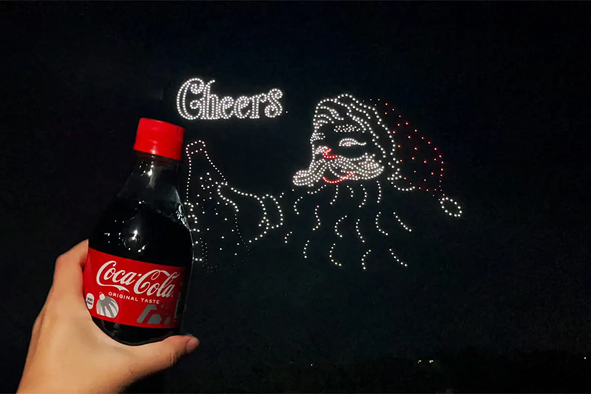 神戸】サンタとコカ・コーラで乾杯！メリケンパークでドローンショー