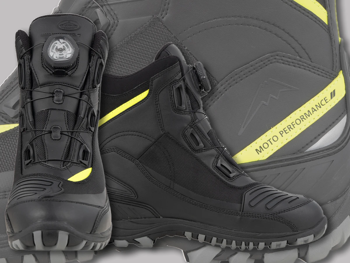 新製品】KUSHITANIのアドーネシューズ に、黄色いラインがスポーティに