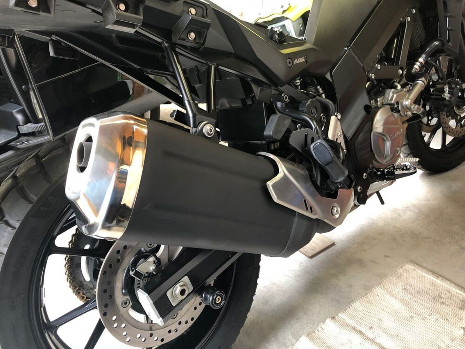 SUZUKI Vストローム650「Vストローム650（2018）にKファクトリーの