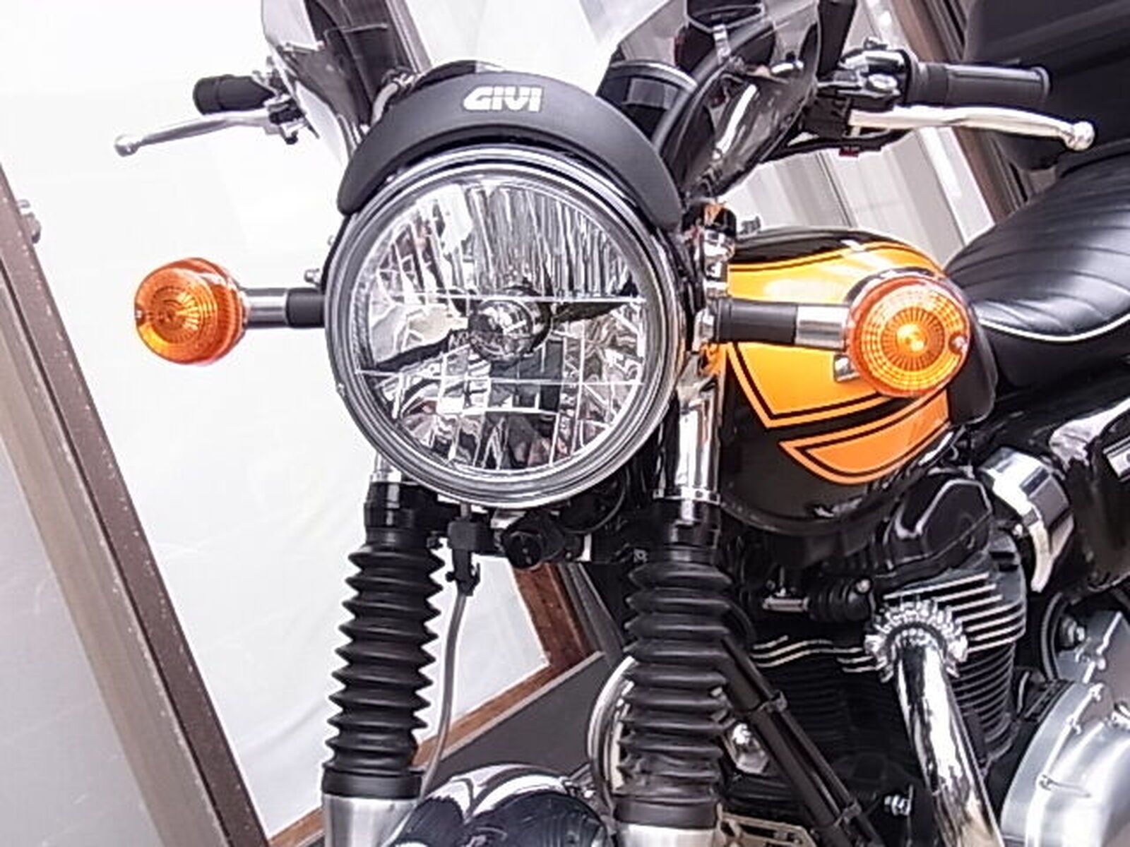 KAWASAKI W800「W800 ウインカーポジションキットの取り付け