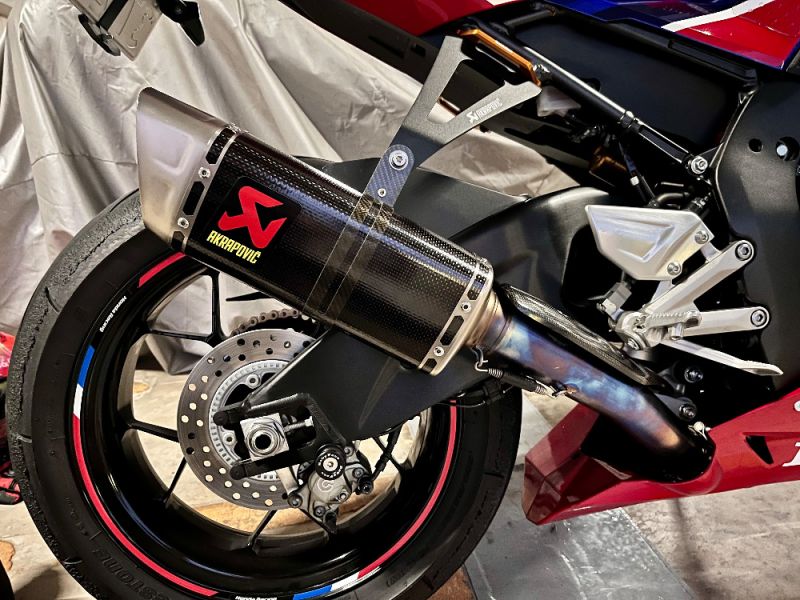 HONDA CBR1000RR-R FIREBLADE AKRAPOVIC:アクラポビッチ スリップ