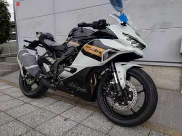 ZX-4R/カワサキ 2026年モデル USB電源 フレームスライダーの販売情報
