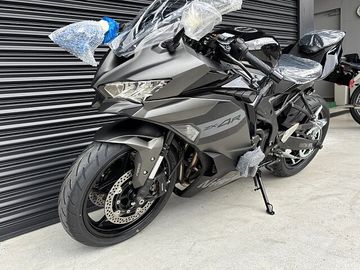 ZX-4R/カワサキ 【近隣の方限定】2026年新色メタリックマット