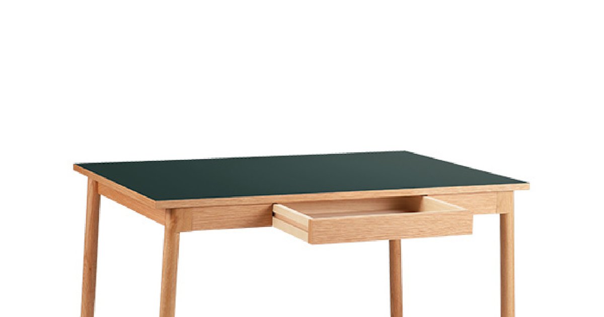 リモートワークには「イデー」のデスク。新色グリーンブラックは部屋の