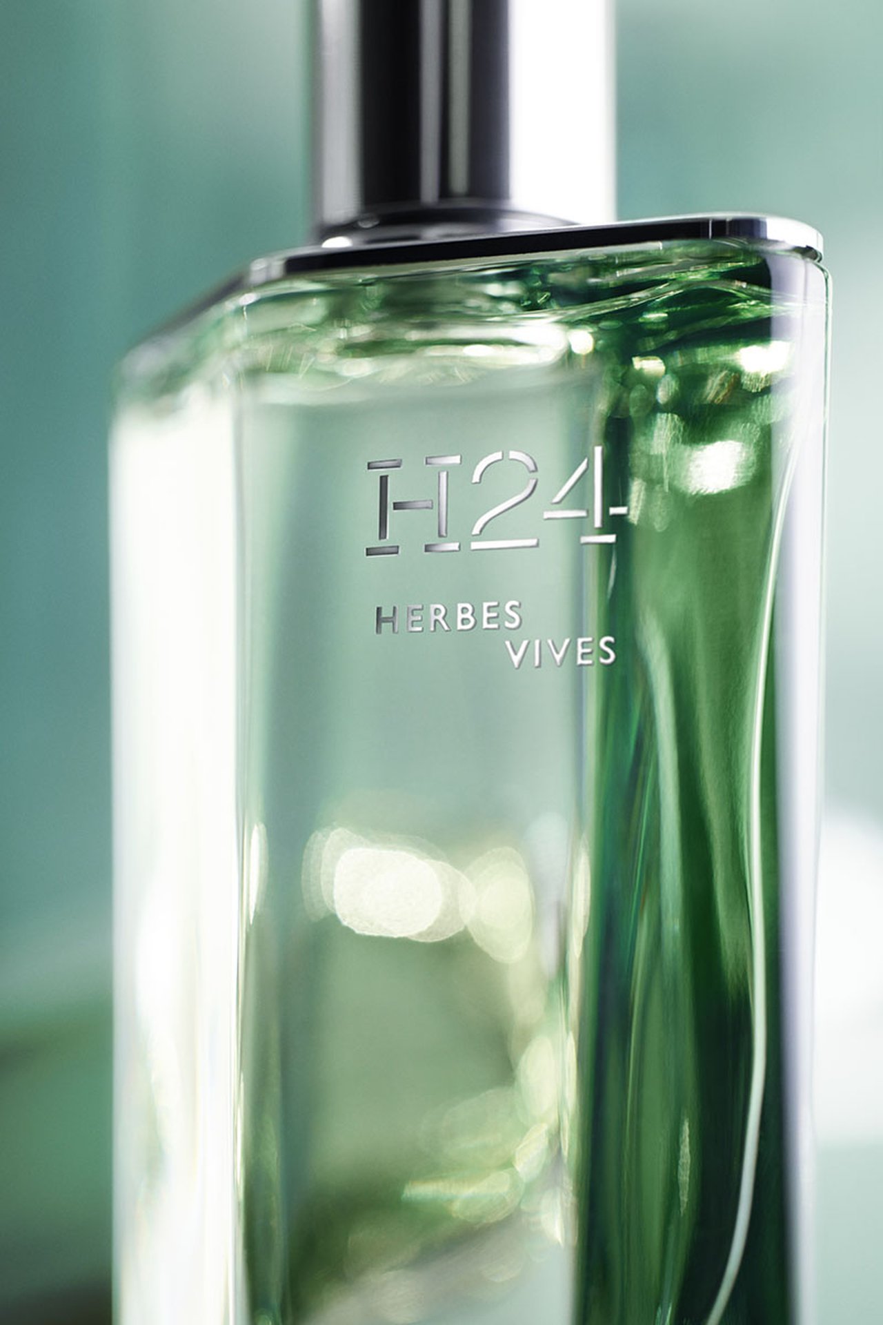 エルメスの香水】雨上がりの香りを纏う新作「H24 エルブ ヴィーヴ」 | UOMO