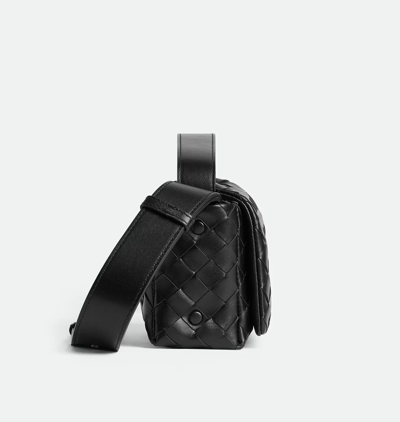 ボッテガ・ヴェネタ】意外になかった「フラップ付き」のイントレ