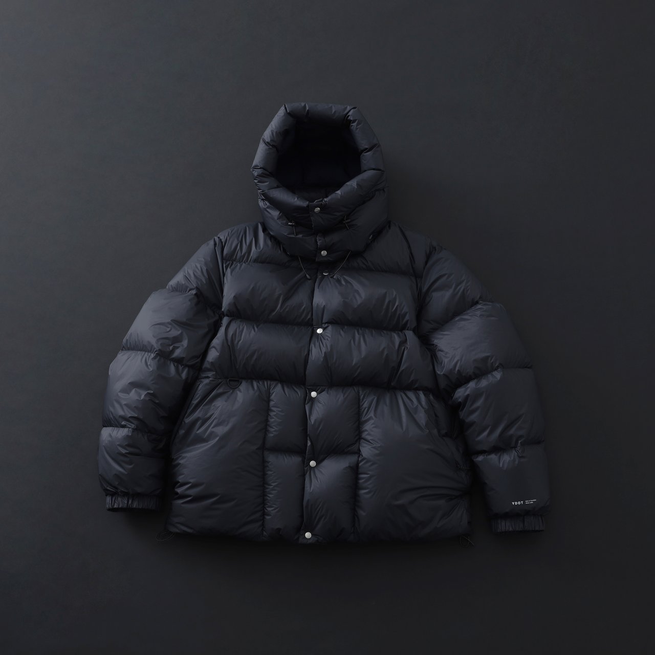 大人が買うべき「黒ダウン」20選。モンベル、パタゴニアからコム デ