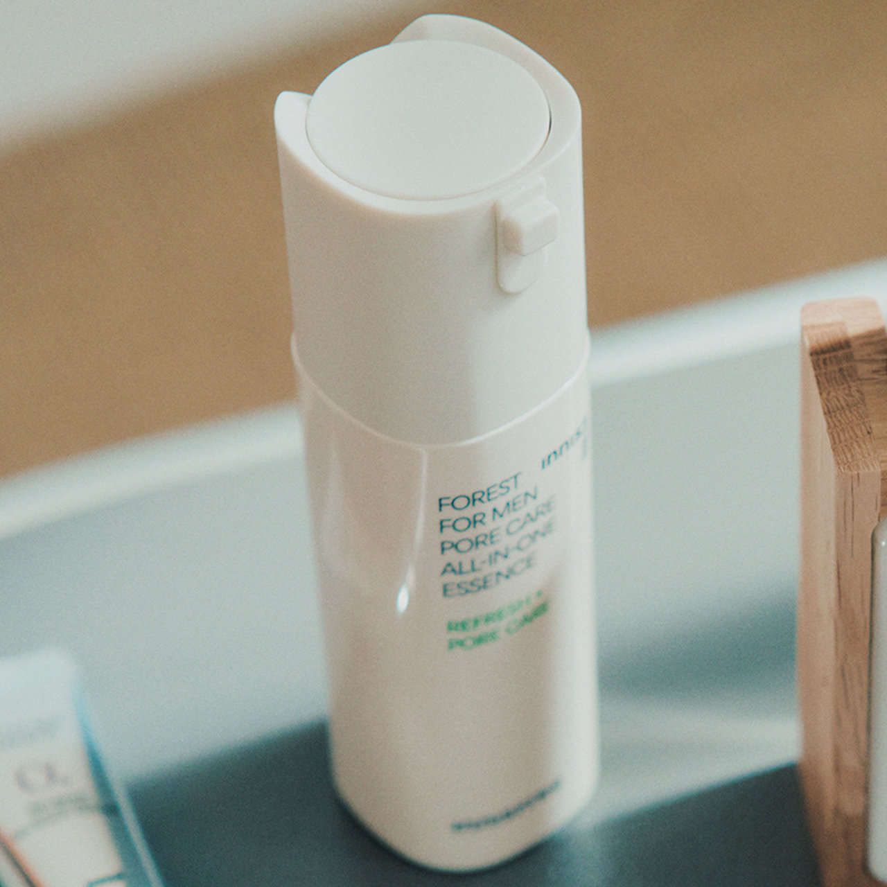 総合1位はイプサの「リファイニングローションe」。おしゃれな大人が