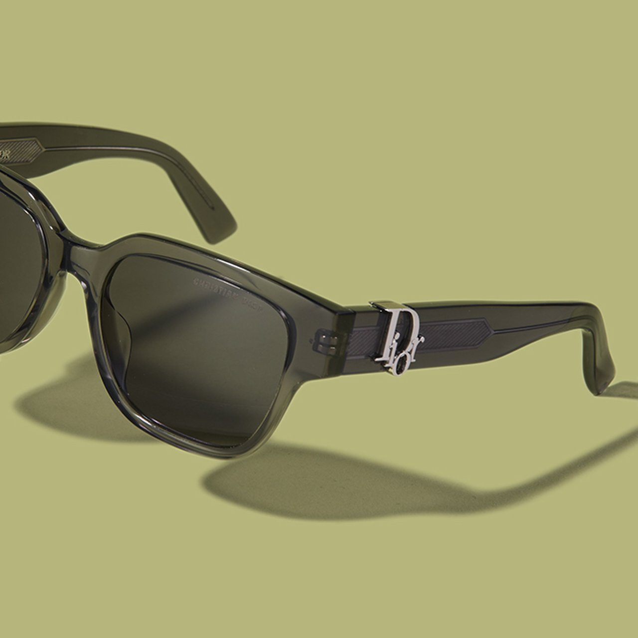 ディオール】グラデーションカラーのバックパックに注目。大人が買う