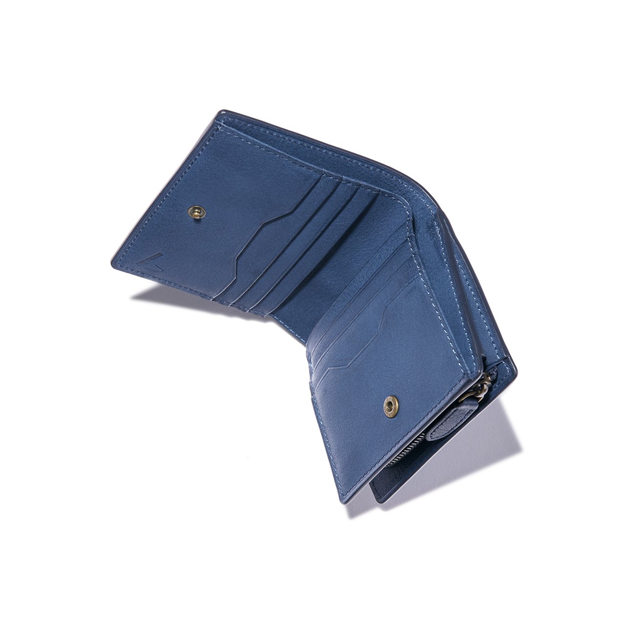 土屋鞄】夏ボーナスで買うべき大人の財布｜経年変化が美しいコンパクト