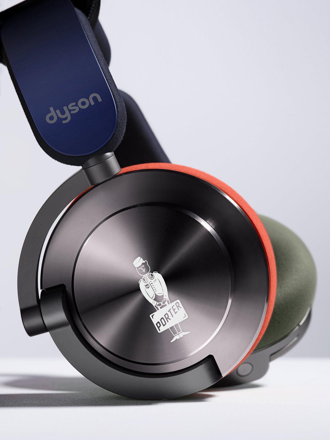 ポーターとダイソンがまさかのコラボ】吉田カバン90周年の最終兵器