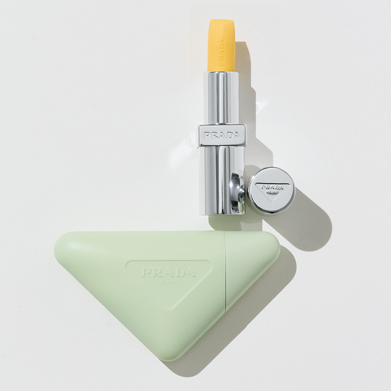 男たるモノ唇も指先も準備万端にしておけ｜「プラダ ビューティ」 の