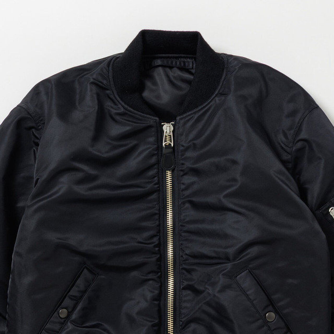 差がつく大人の黒アウター】「A.P.C.」の定番ブルゾンが「ジャーナル