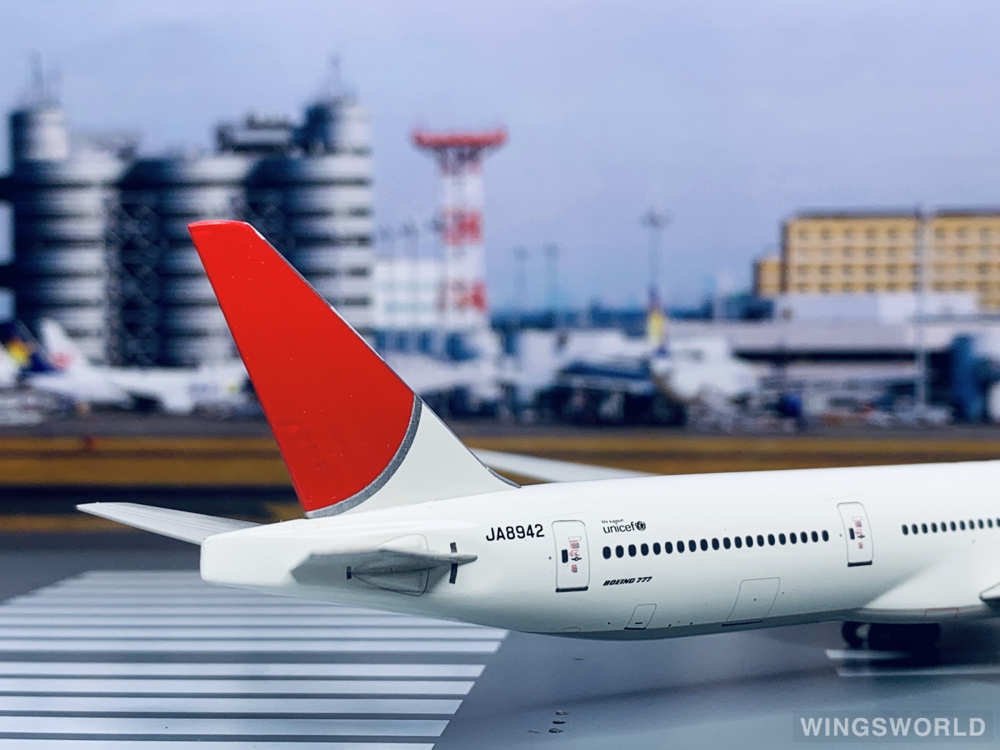 Phoenix 1:400 Boeing 777-300 Japan Airlines 日本航空PH10573 JA8942