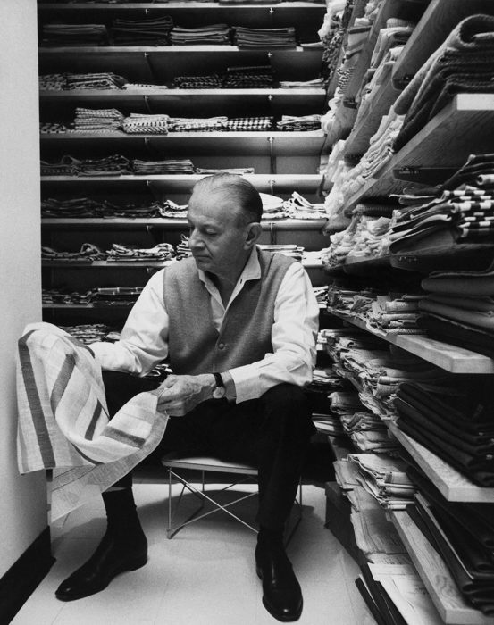 アレキサンダー・ジラードのモダンテキスタイル大胆な色使いと幾何学