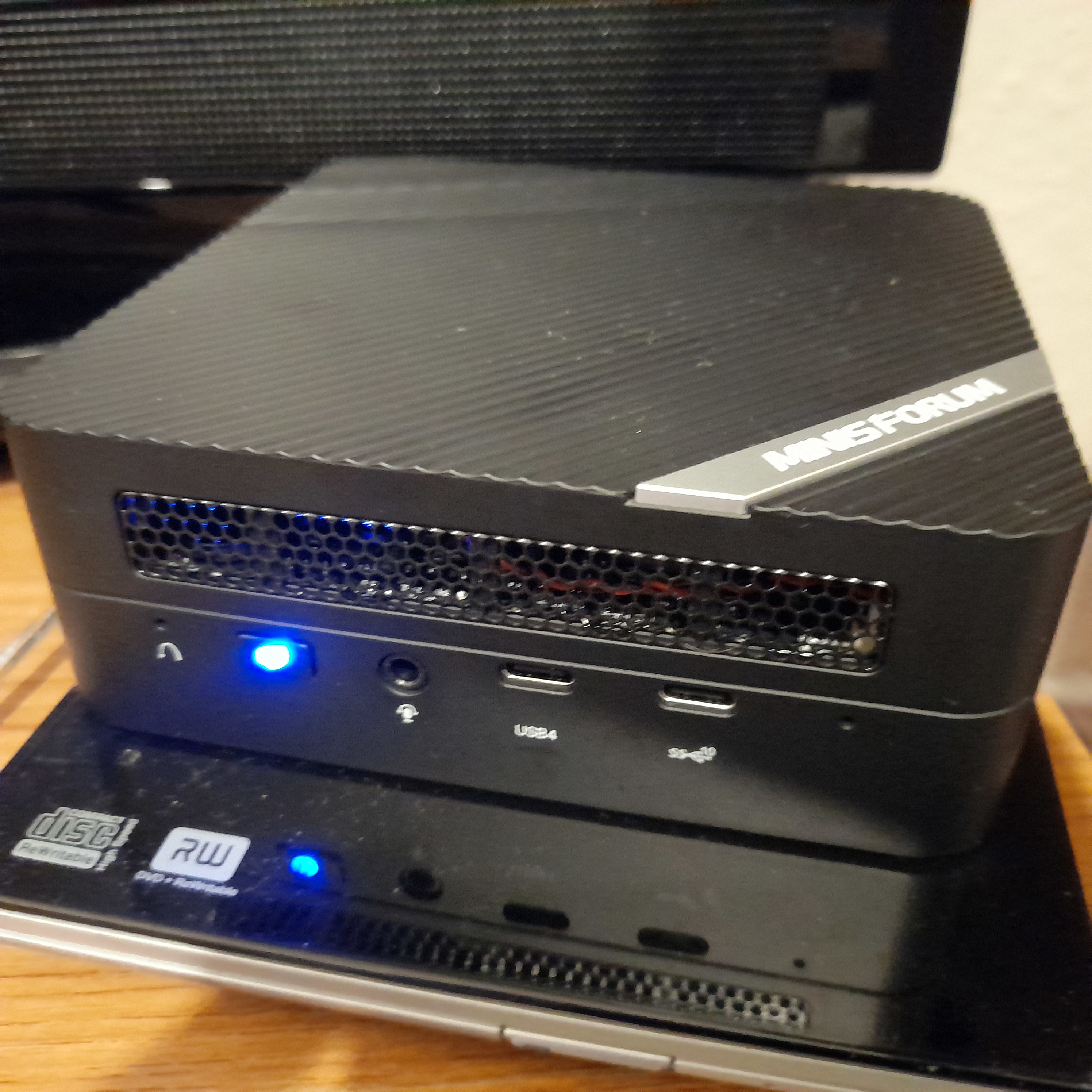 Minisforum UM773 Lite MiniPC | AMD Ryzen™ 7 7735HS