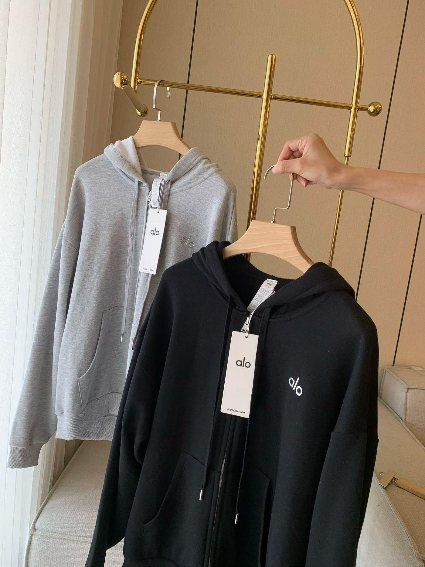 ╭☆包媽子店☆Alo yoga ACCOLADE 系列1/4 ZIP Pullover 2025新款秋冬