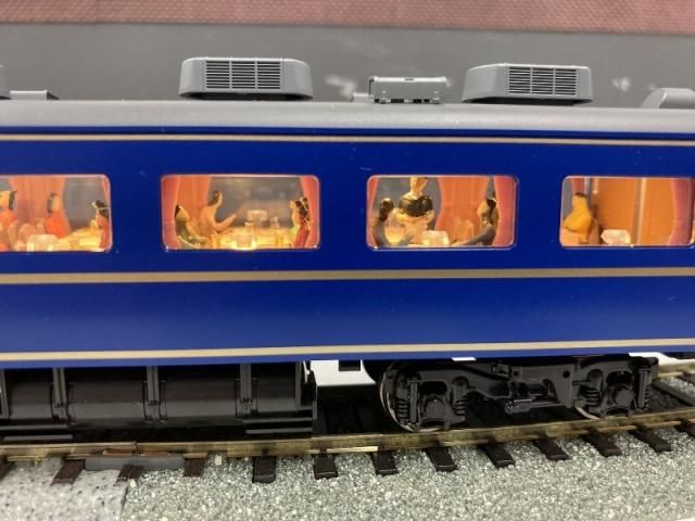HOゲージの食堂車のお料理はミニチュア人形のYFS