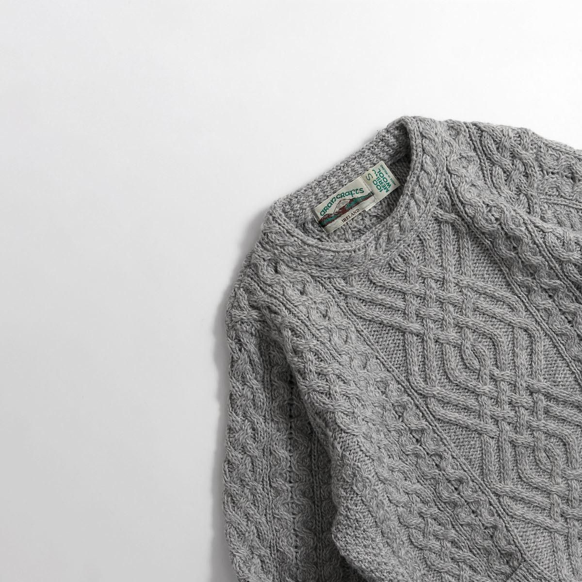 レディース] アイルランド製 ケーブルニット ポケット グレー