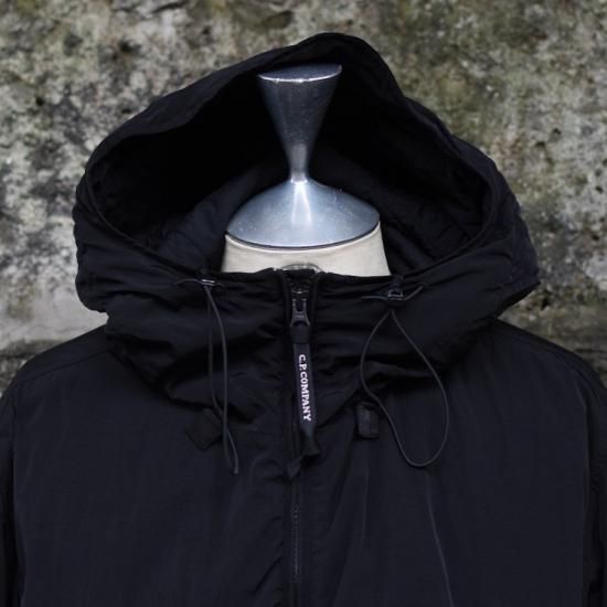 シーピーカンパニー ( C.P. COMPANY ) CHROME-R HOODED PADDED JACKET