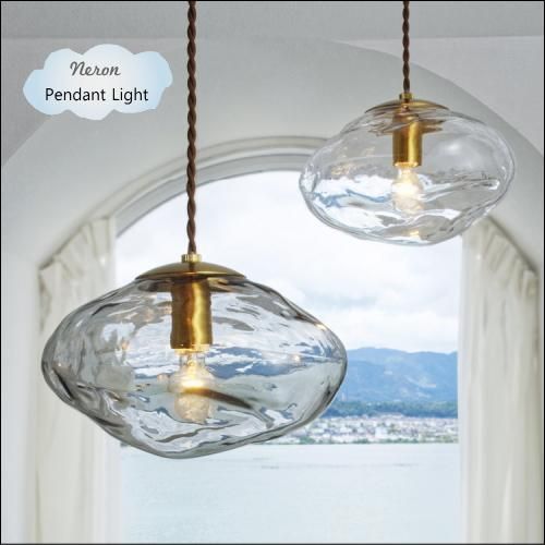 空に浮かぶ雲をイメージしたガラスペンダントライトNeron - SELFISH +