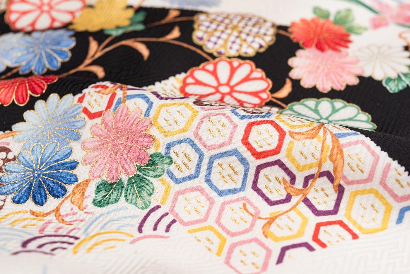 振袖 岩田専太郎 花と御所車 - からん::アンティーク着物・リサイクル