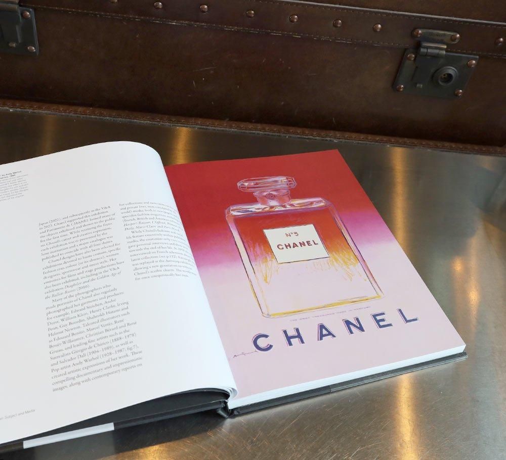 シャネル 本 コーヒーテーブルブック 洋書 インテリア ロンドンV&A
