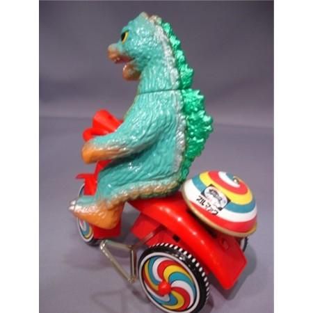 M1号・BEAMS限定「三輪車ゴジラ つち色成型色」 - モンスターズ