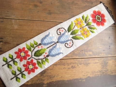 P 刺繍タペストリー： クロスステッチのカラフルなお花たち♪ - 北欧